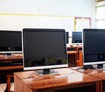 desktop-pcs-tables-classroom_1048944-13227900